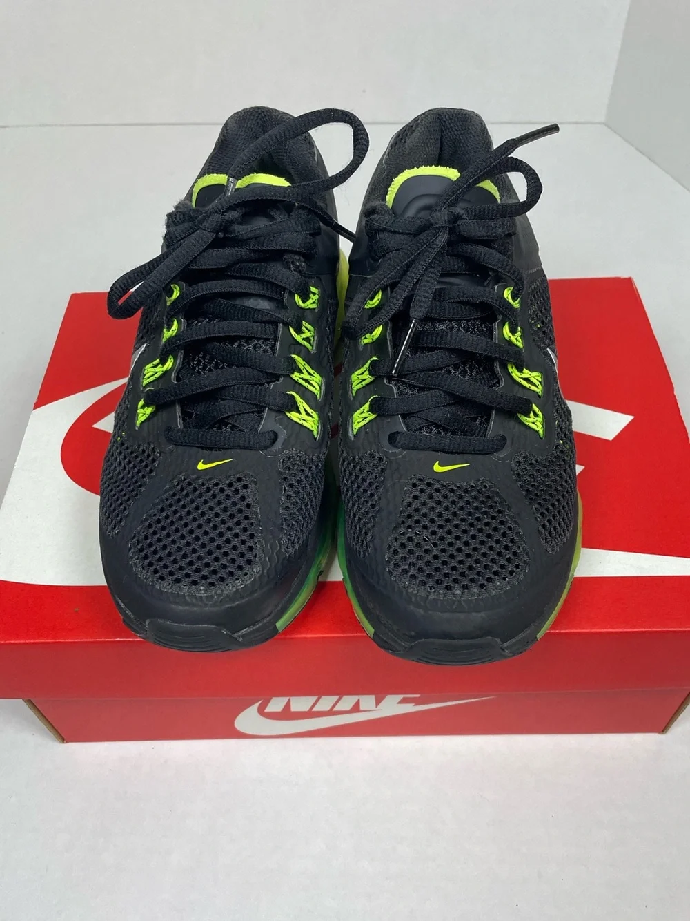 Nike Air Max 2013 Black Cyber Athletic Running Sneakers 555426-003 GS Size 3.5Y